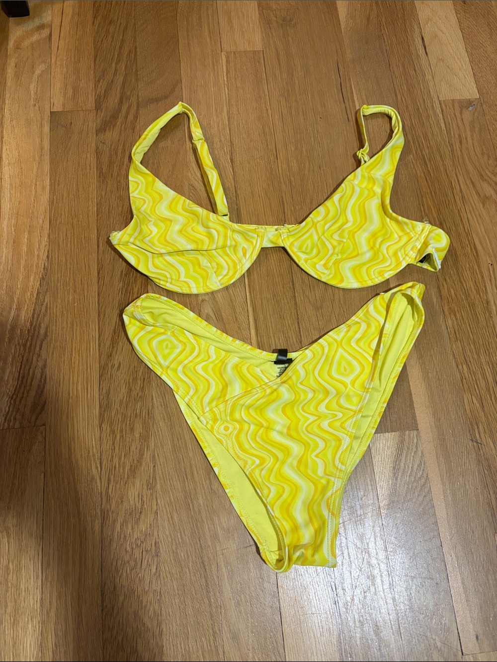 Kendall & Kylie Yellow Wave Underwire Bikini Set Size L